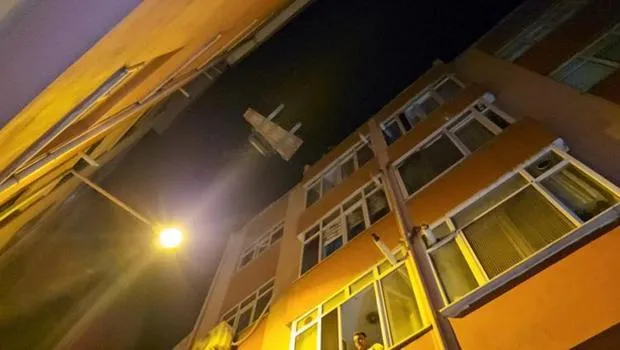 4 gündür haber alınamıyordu! Dairesinde ölü bulundu, vinçle alındı