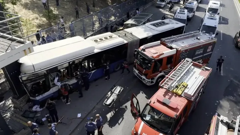 Ankara'da belediye otobüsü karıştığı zincirleme kaza: 20 kişi yaralandı