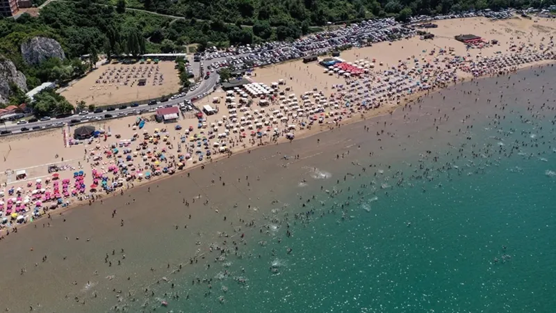 Antalya'da Deniz Keyfi! Sıcaklık Rekoru Kırılıyor Mu?