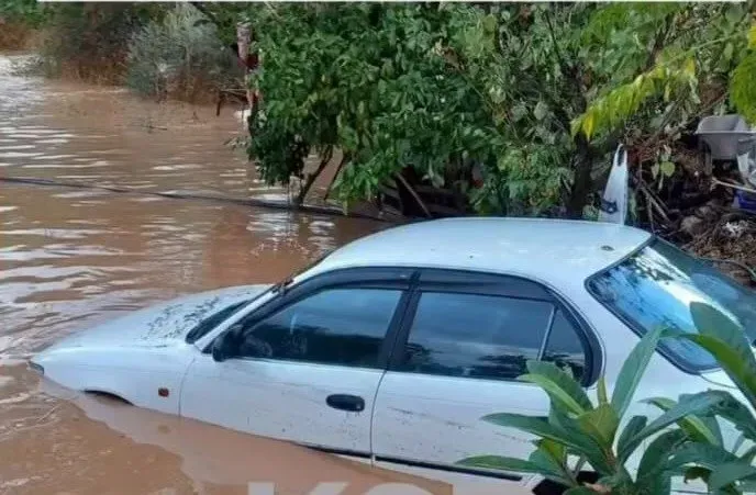 Antalya'da Hortum Felaketi! Çatı Uçtu, Yollar Göle Döndü!