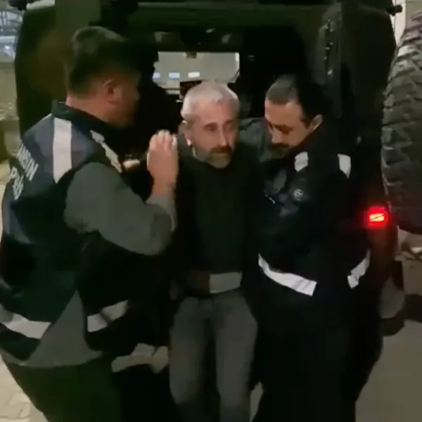 Berber koltuğunda kardeşini öldürmüştü, yakalandı