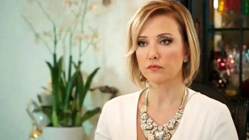 Berna Laçin Yasa Boğuldu: Tiyatro Oyunu İptal!