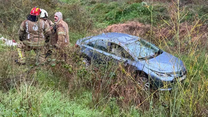 Beşiktaş'ta dereye düşen otomobilin sürücüsü yaralandı