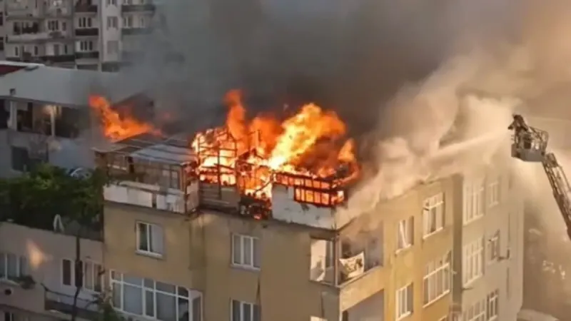Bursa'da Bina Alevlere Teslim! Çatı Katında Feci Ölüm!