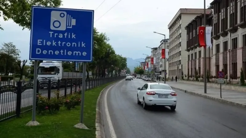 Bütün sürücüleri ilgilendiriyor: Yola çıkacaklar dikkat! İşte il il sabit radar noktaları