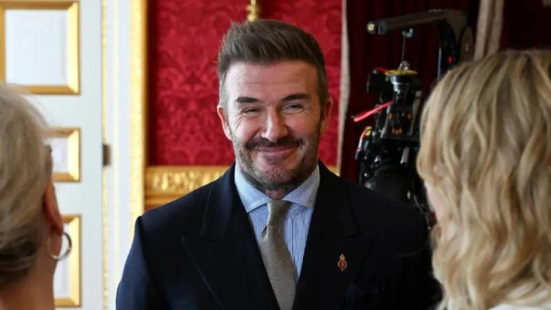 David Beckham'a Kraliyet Nişanı! Artık Sir David Beckham