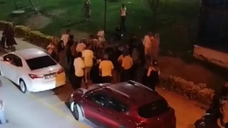 Düğün Çıkışı Savaş Alanına Döndü! Tekmeler, Yumruklar, Sopalar...