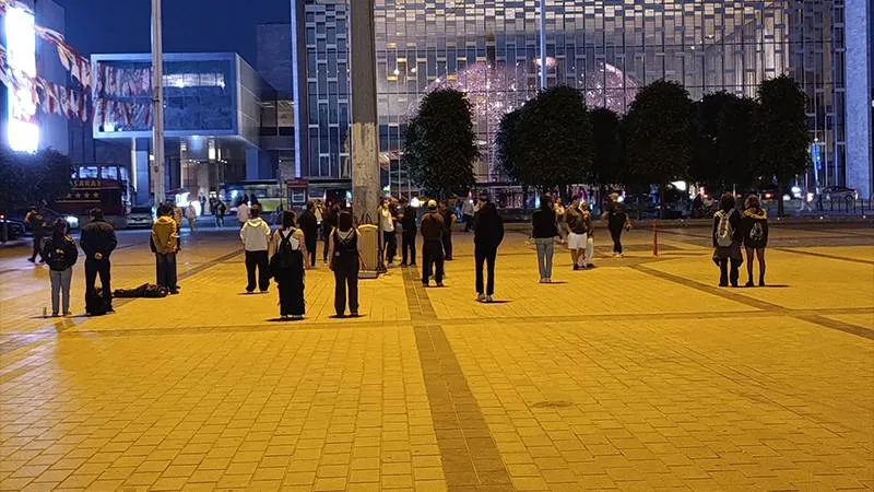 "Duran adam" eylemi yaptıkları için gözaltına alınmışlardı: 19 kişiden 18'ine adli kontrol, 1 kişiye tutuklama talep edildi