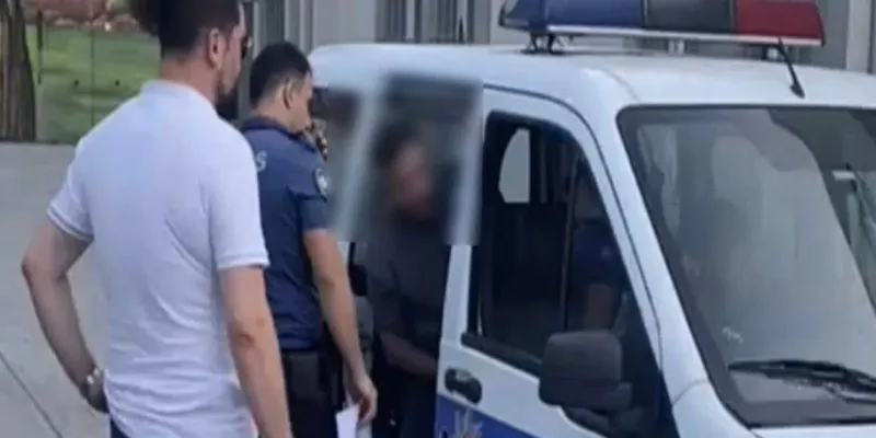 Ehliyet sınavına düzenekle giren aday yakalandı