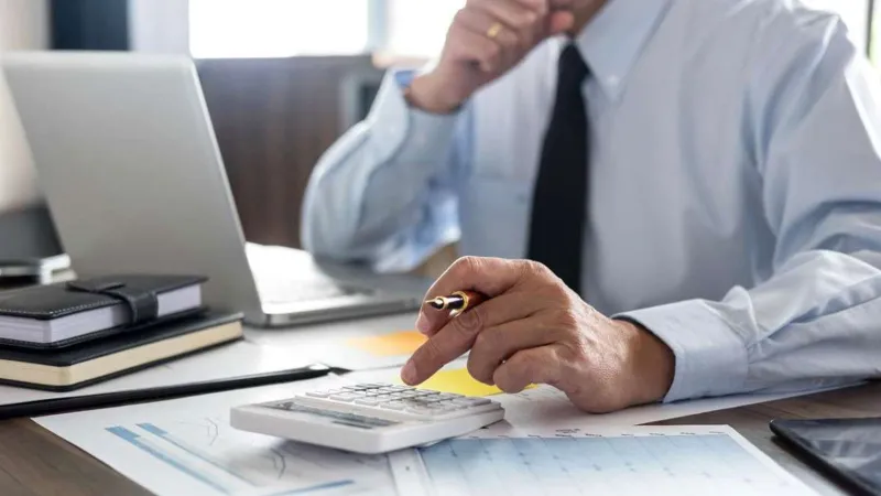 Enflasyonun sessiz faturası, maaş zamları eriyecek mi?