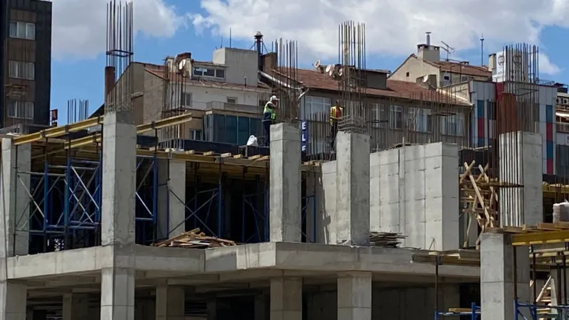 Eskişehir’de İnşaat Ustası İskeleden Düştü