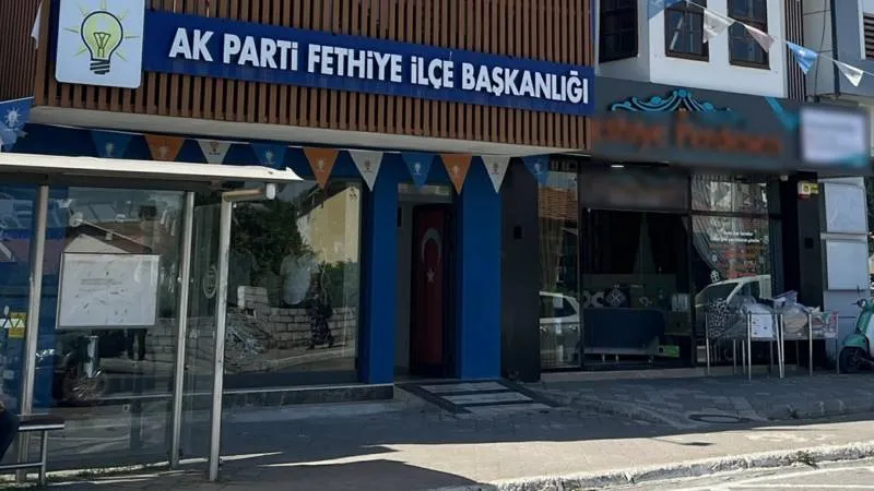 Fethiye'de AKP İlçe Başkanlığı'na taşla saldıran şüpheli tutuklandı