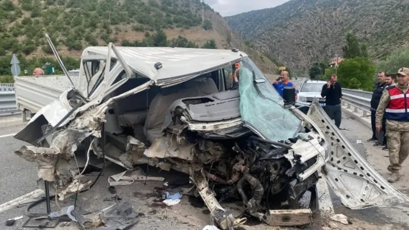 Gümüşhane-Trabzon yolunda feci kaza: 1 ölü, 3 yaralı