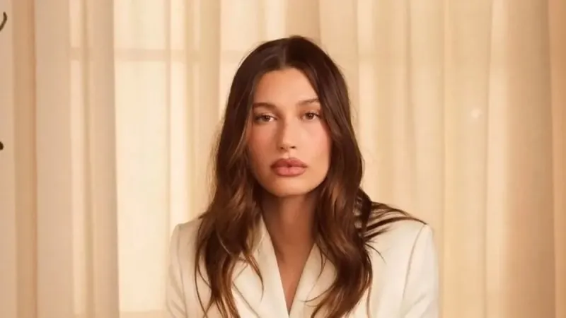 Hailey Bieber resmen milyarder oldu!