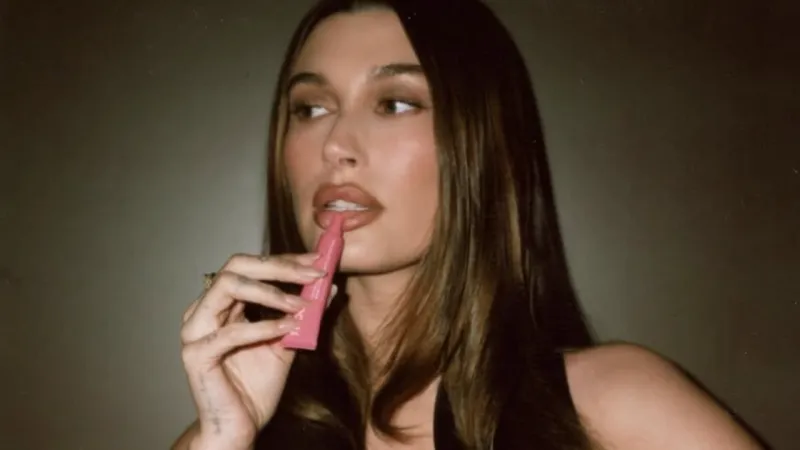 Hailey Bieber’dan dev satış: Rhode markası 1 milyar dolara satıldı!