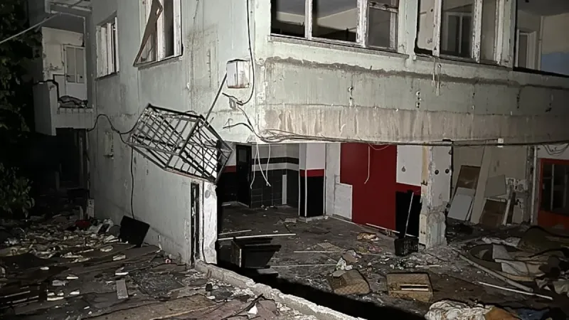 İzmir'de Şok! Metruk Binada Kafatası ve Kemikler Bulundu!