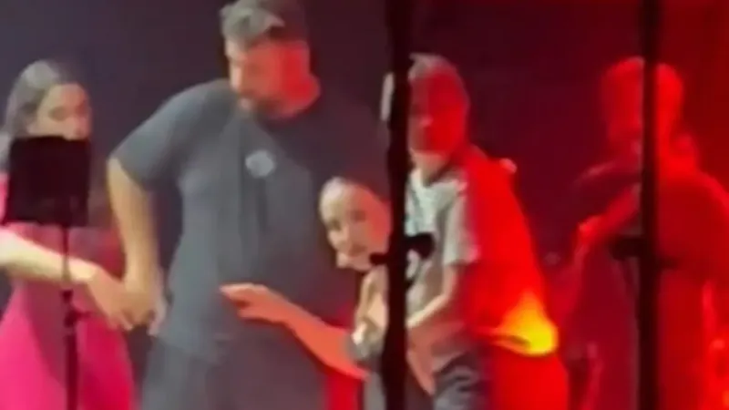 Sevcan Orhan'a Ne Oldu? Sahnedeki O Anlar Şoke Etti!
