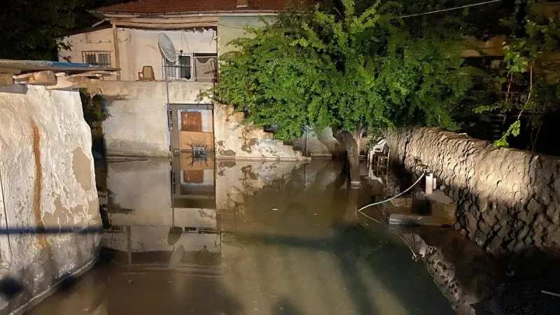 Kırşehir'de sağanak sonrası 20 dakikada gelen felaket: 1 ev yıkıldı 3'ü ağır hasar aldı!