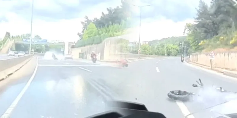 Kocaeli'de Motosiklet Zincirleme Kazası! O Anlar Kamerada