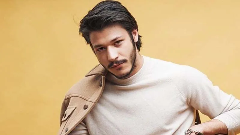 Kubilay Aka’dan pembe saçlı yeni imaj