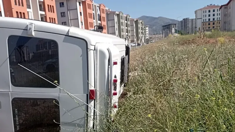 Malatya’da minibüs devrildi: 4 kişi yaralandı!