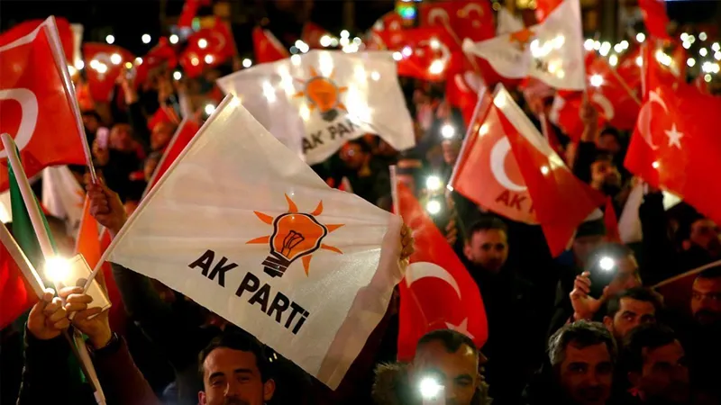 AK Parti'den Şok Kararlar! Mehmet Ocaktan'dan Ağır Eleştiri