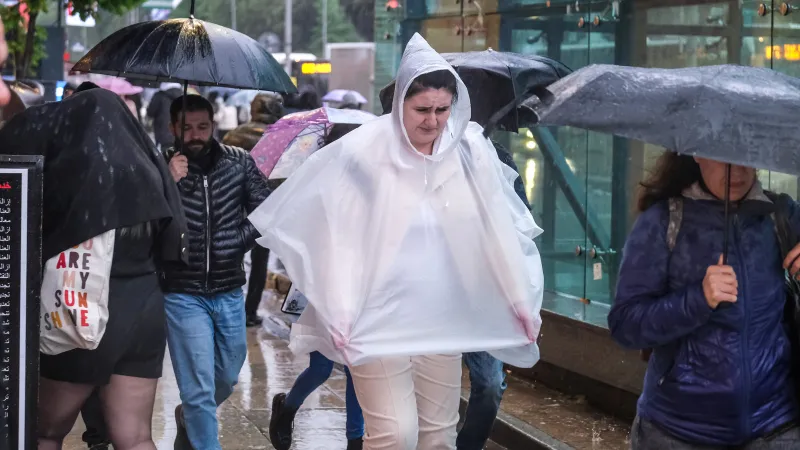 Meteoroloji'den İstanbul dahil 13 il için alarm! Sağanak ve fırtına geliyor