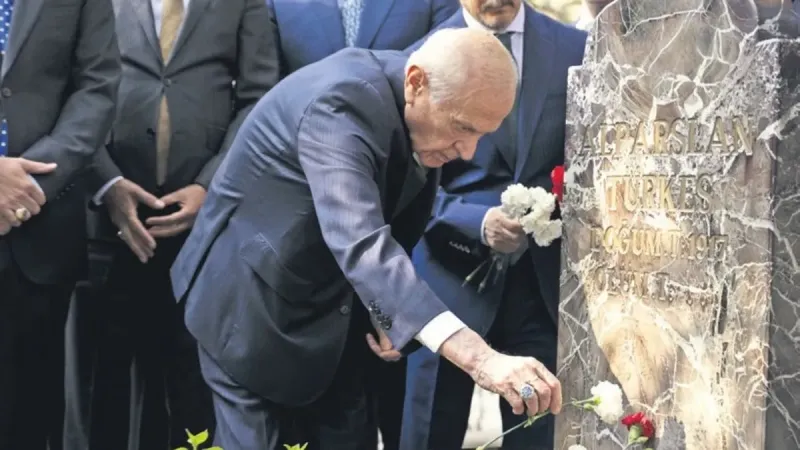 MHP Genel Başkanı Devlet Bahçeli'den Anayasa çağrısı: Darbe Anayasası yok edilmeli