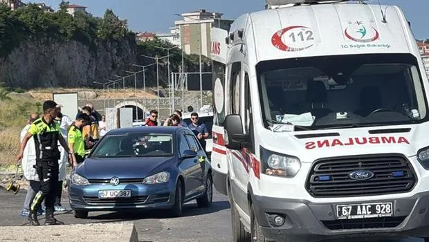 Motosiklet, otomobil ile çarpıştı: 2 ölü