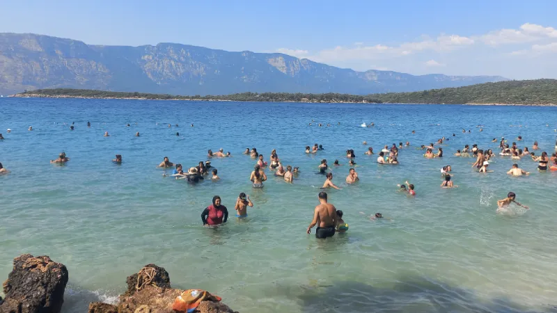 Muğla'da sıcak hava nedeniyle sahillerde yoğunluk yaşandı