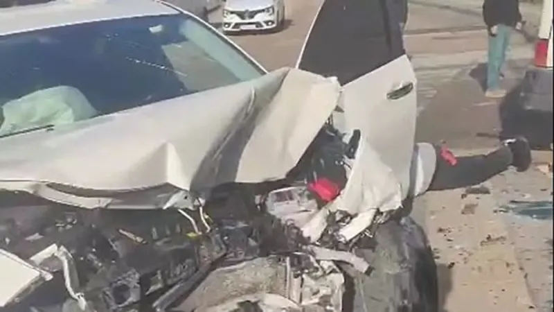 Ankara'da Kan Donduran Kaza: 9 Yaralı! Minibüs Otomobile Çarptı