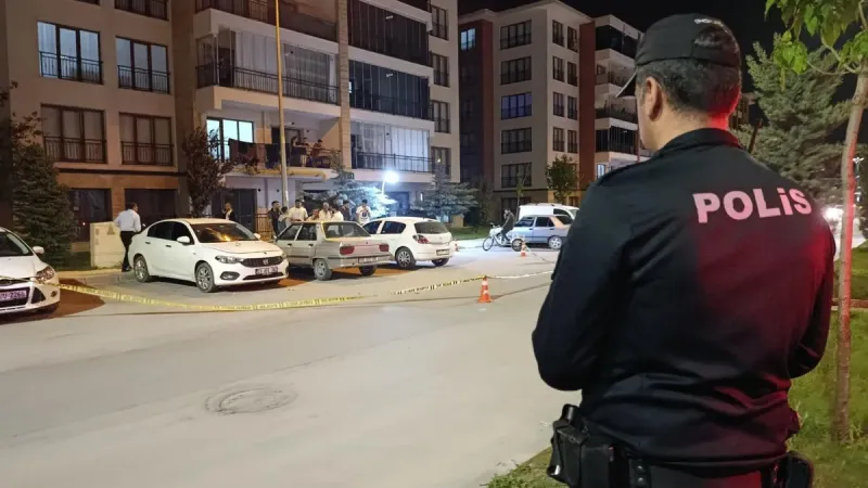 Elazığ'da Korkunç Gece! Muhtarın Aracı Kurşunlandı, Kavga Çıktı!
