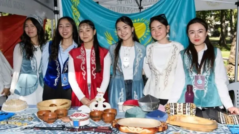 İstanbul Üniversitesi'nde Festival Coşkusu: Gençler Eğlenceye Doydu!