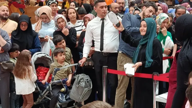Kayseri'de Terlikler Konuştu! Anneler Günü'nde Rekor Denemesi