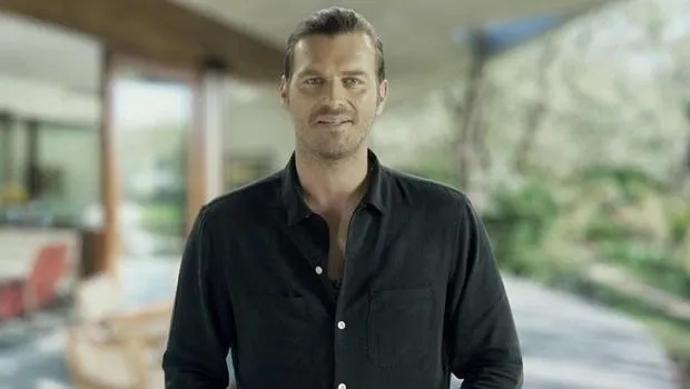 Kıvanç Tatlıtuğ Netflix'in Into The Night Dizisinde Sürpriz Rol Alıyor