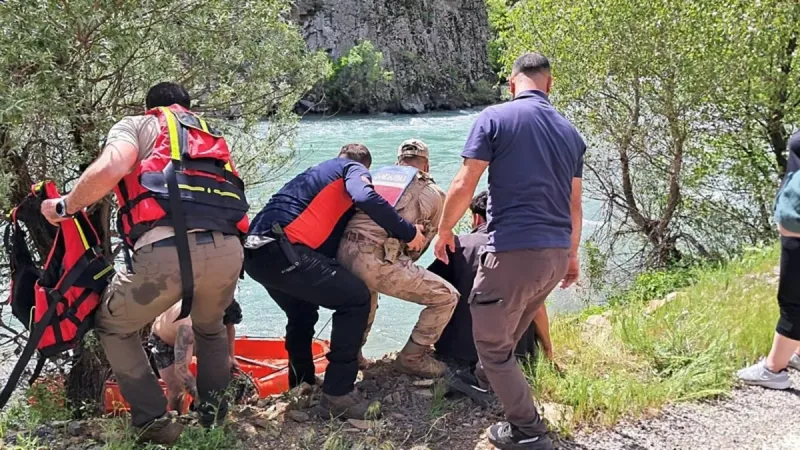 Munzur'da Ölümden Dönüş! Akıntıya Kapılan Adamın Şaşırtan Kurtuluşu