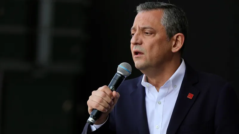 Özgür Özel'den İmamoğlu Çıkışı: 20 Milyon İmza Sınırını Aştık!