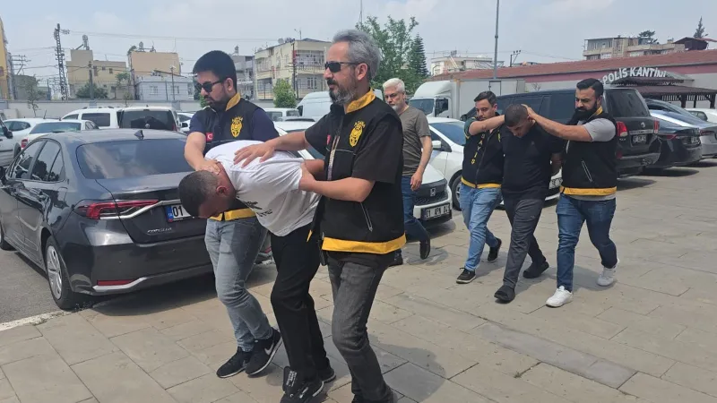 Adana'da Otomobil Hırsızlığı! 450 Bin TL ve Euro Kayıp!