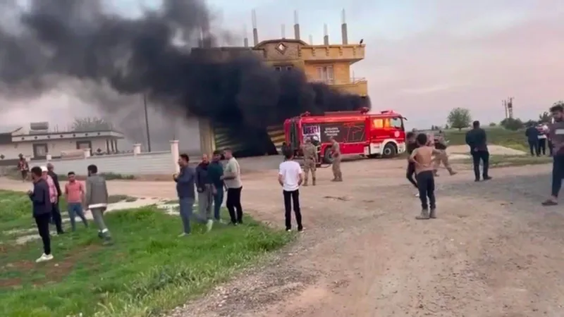 Şanlıurfa'da Kan Davası! Yaralı Yusuf Öldü, Aileler Evleri Yaktı!