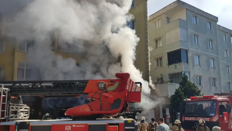 Ümraniye'de Ucuzluk Pazarı Alevlere Esir Oldu! Gözyaşları Sel Oldu