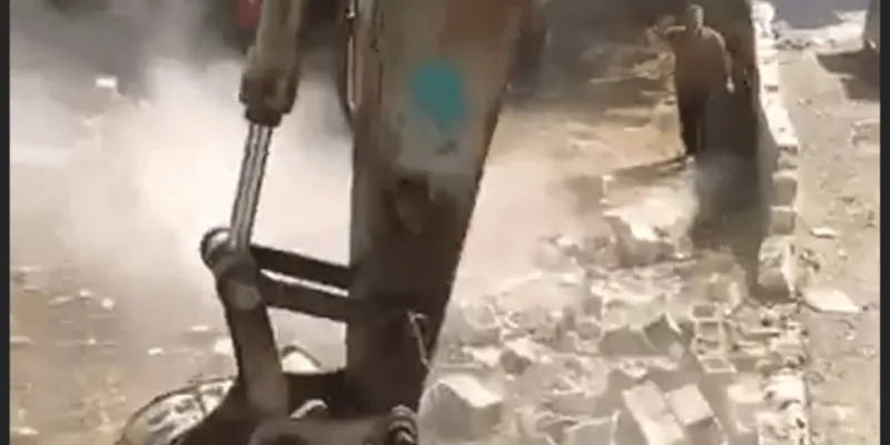 Şanlıurfa'da Yıkım Şoku! Mevsimlik İşçilerin Evi Başlarına Yıkıldı!