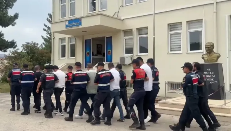 Organize suç örgütlerine 11 ilde eş zamanlı operasyon: 4.4 milyarlık kara para trafiğine jandarma kıskacı