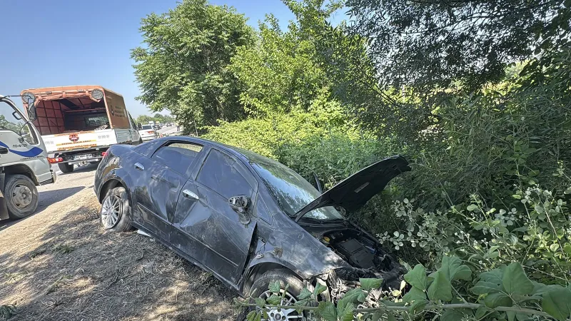 Otomobil ile tankerin çarpıştığı kazada 7 kişi yaralandı