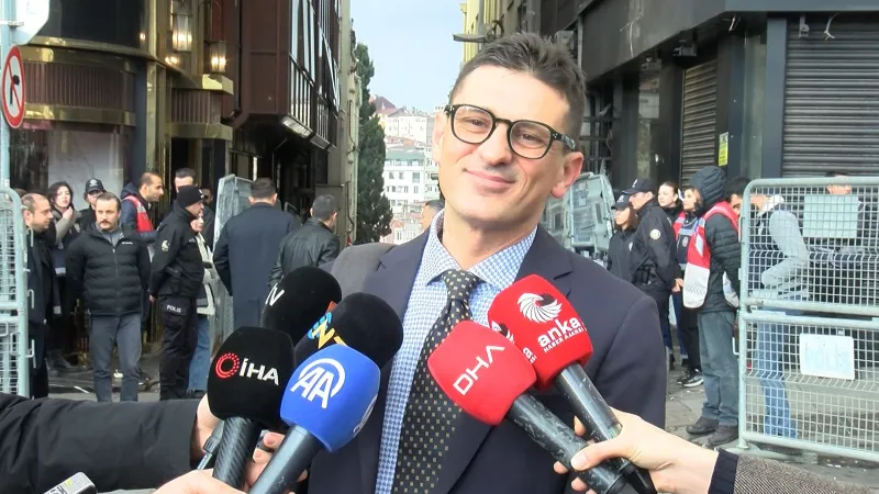 Papa ile görüştü, gözyaşlarını tutamadı! 'Ahmet bunu da yaptı'