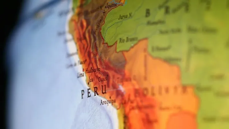 Peru'da toprak kayması: İki yolcu teknesi battı, 12 kişi öldü
