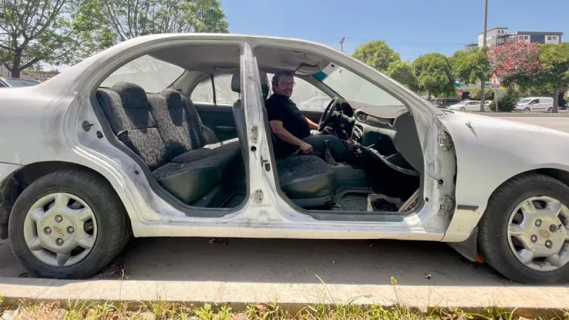 Adana'da Şok Hırsızlık! Otomobilin Kapılarını Çaldılar, Yapay Zeka Dediler!