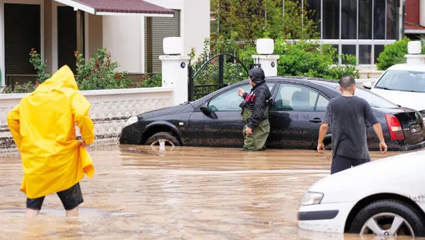 ‘Sarı kodlu’ sağanak... Yurdun kuzeyi yağmura teslim oldu