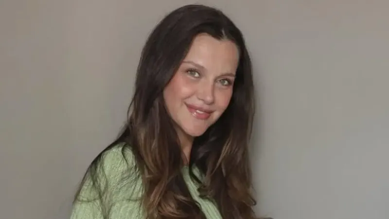 Sen Anlat Karadeniz'in Nefes'i İrem Helvacıoğlu kızı Sora'yı paylaştı