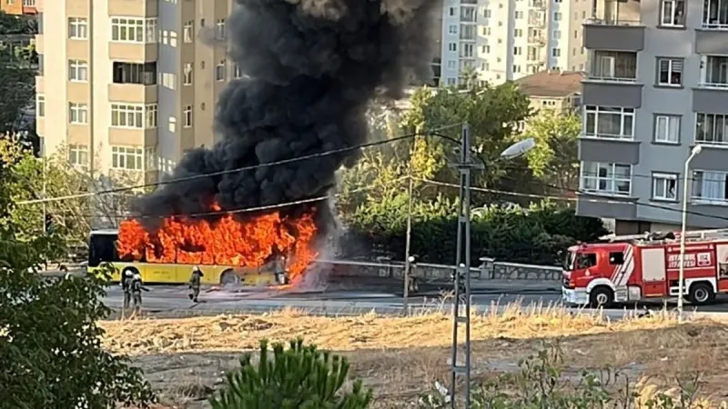 İstanbul'da İETT Otobüsü Alevlere Teslim! Yolcular Nasıl Kurtuldu?