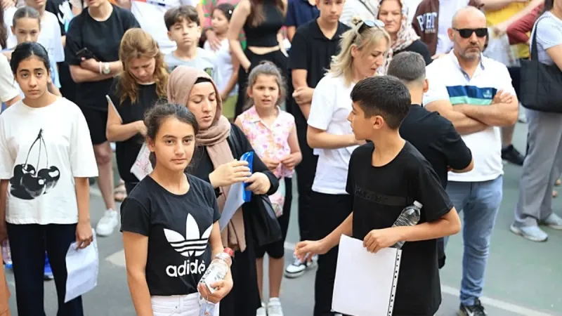 Son dakika: LGS maratonu başladı: Soru ve cevap anahtarı sadece sabah.com.tr'de olacak!